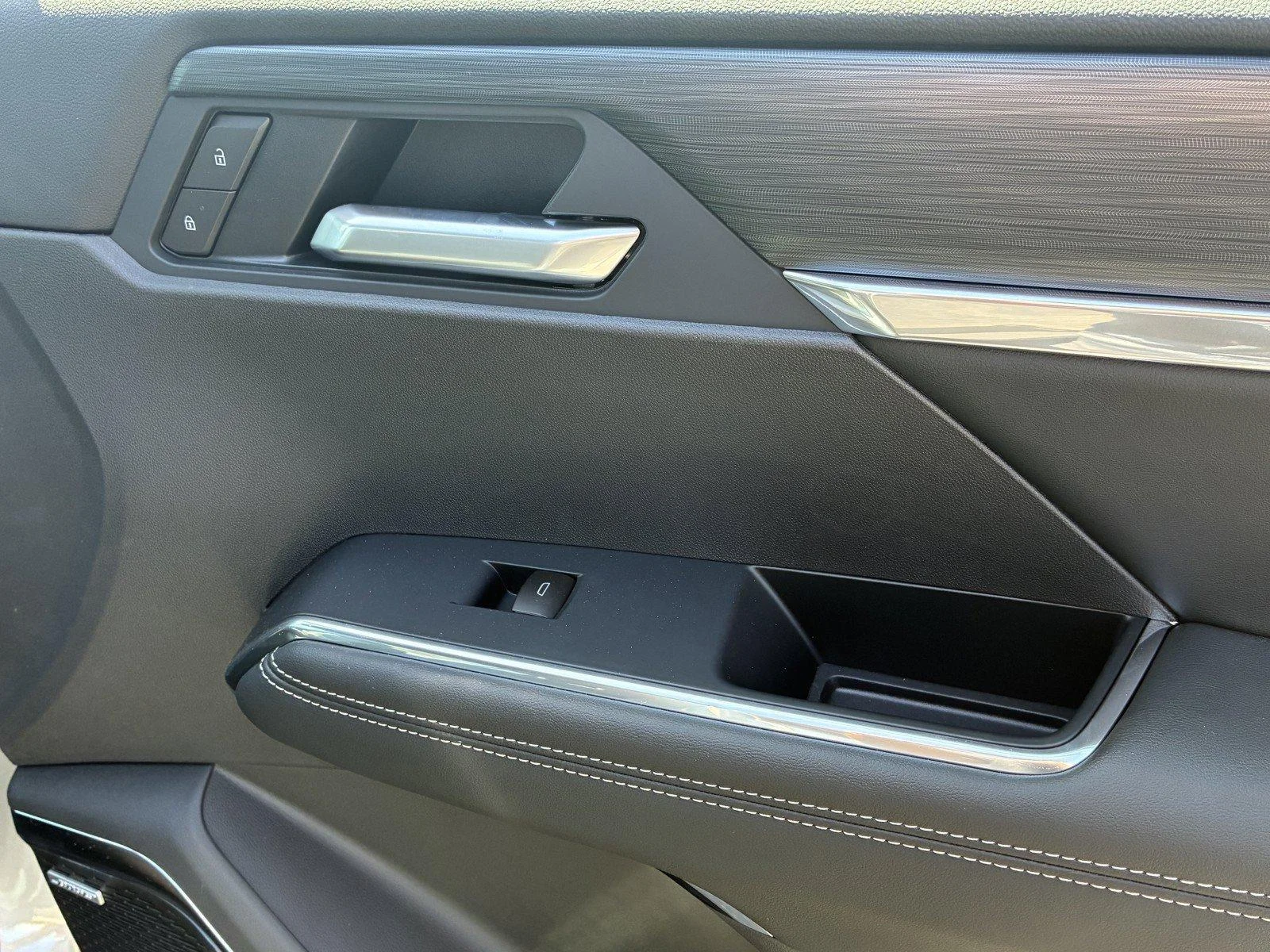 New 2026 Sterling Metallic GMC Elevation image 9