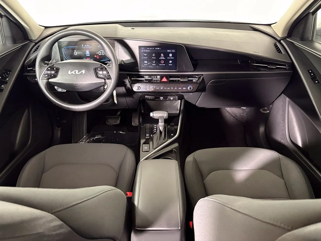 Used 2025 White Kia LX image 32