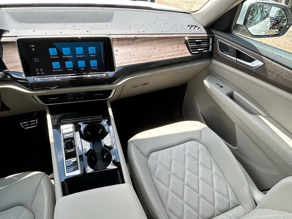 New 2026 White/off-white Volkswagen 2.0T SEL Premium R-Line image 10