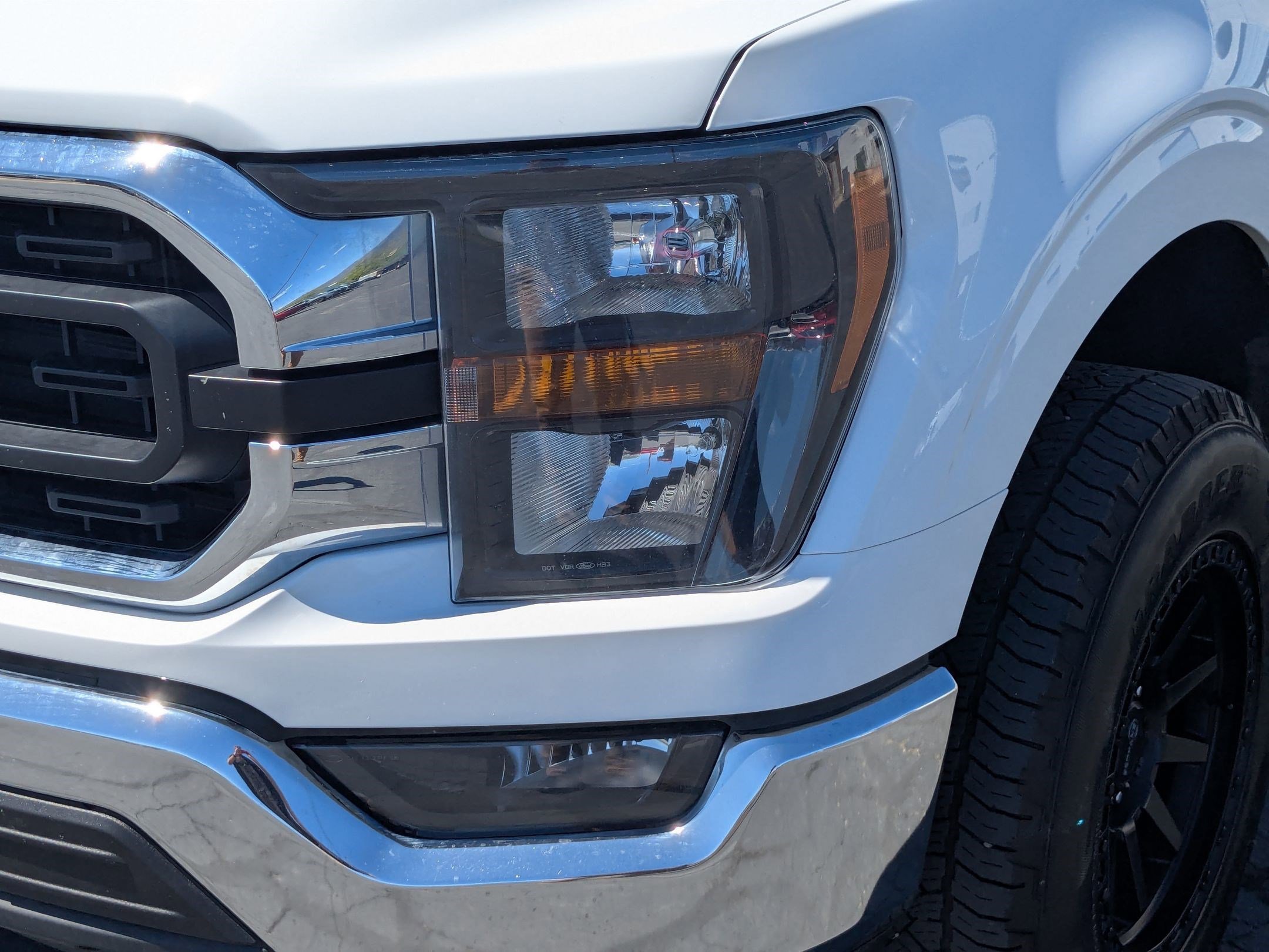 Used 2023 Oxford White Ford XLT image 10