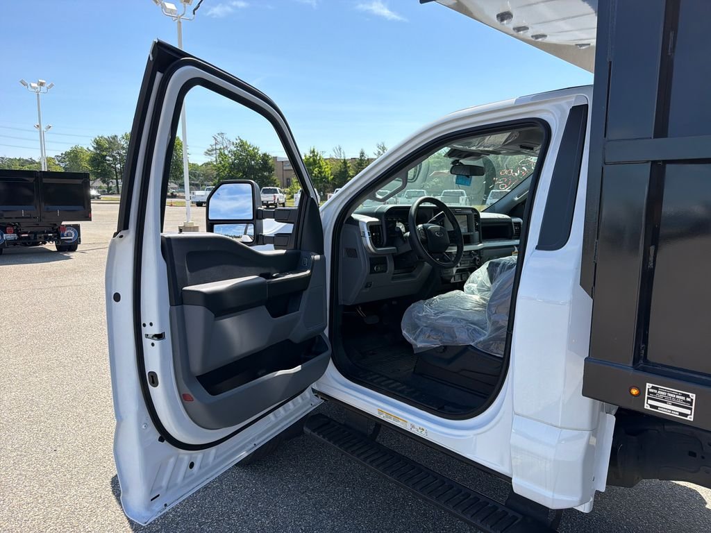 2025 Ford F-600 Super Duty Chassis Cab XL - Photo 16