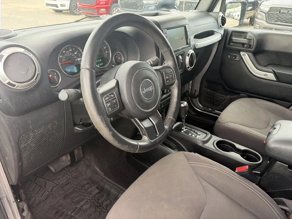 Used 2017 Silver Jeep Unlimited Sahara image 10