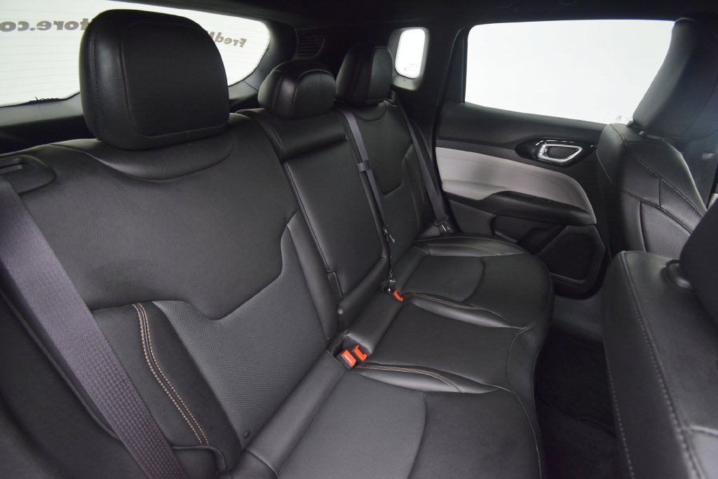 Used 2023 Granite Crystal Metallic Clearcoat Jeep Limited image 18