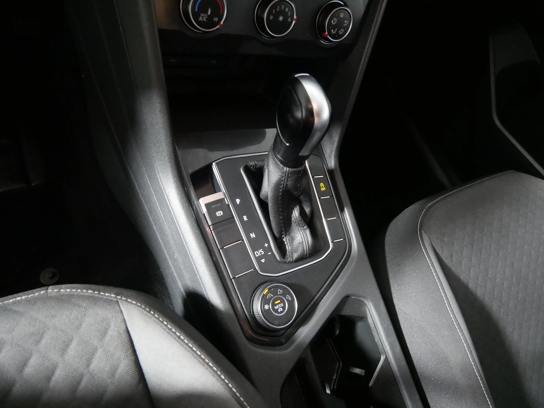 Used 2021 Deep Black Pearl Volkswagen S image 24