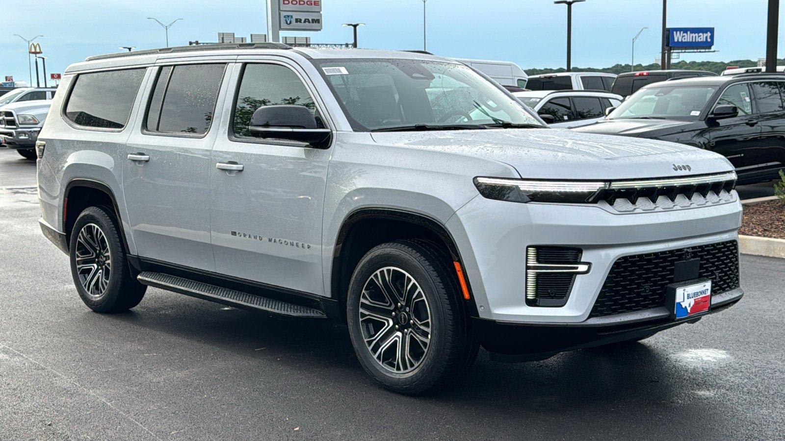 New 2026 Silver-Zynith Exterior Paint Jeep BASE image 3