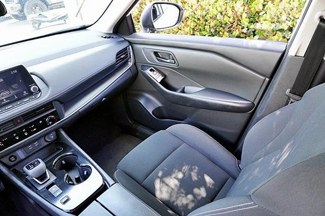 Used 2025 White Nissan S image 20