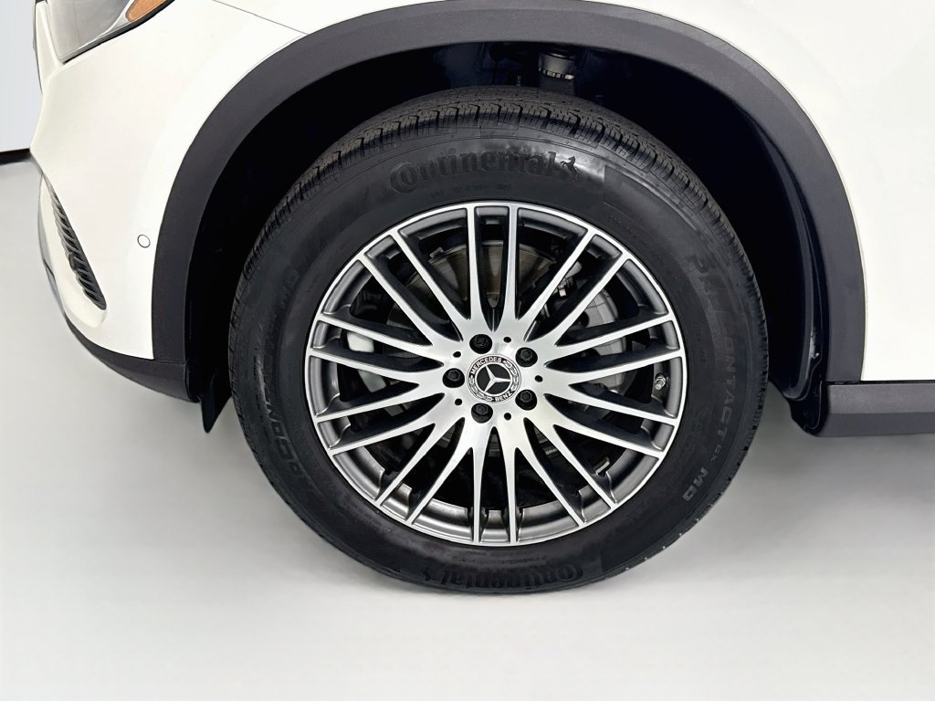 Used 2026  Mercedes-Benz GLC 300 image 30
