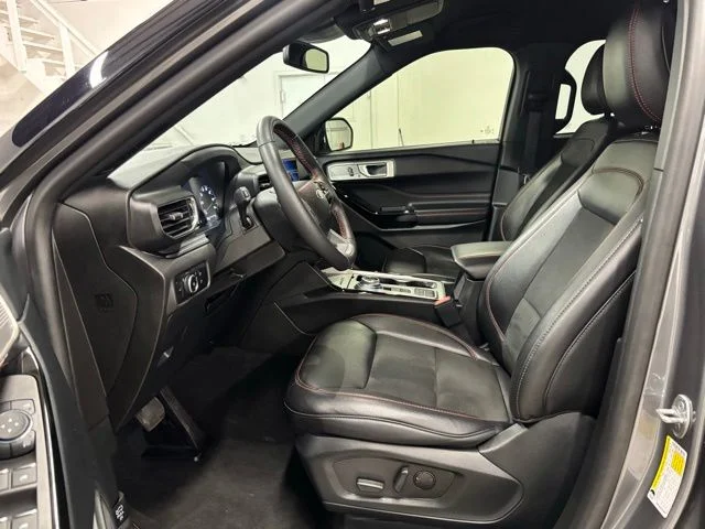 Used 2023 Gray Ford ST-Line image 17