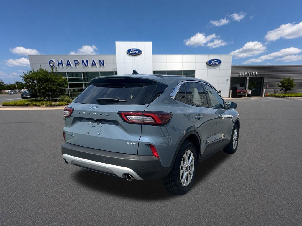 Used 2023 Vapor Blue Ford Active image 5