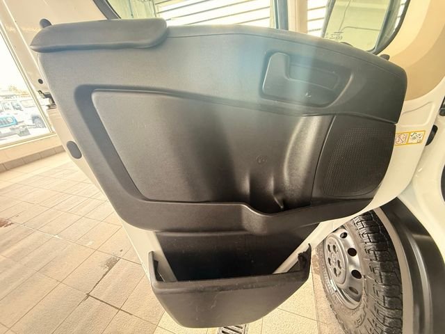 Used 2022 White Ram Base image 25