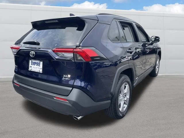 Certified Used 2025  Toyota XLE image 11