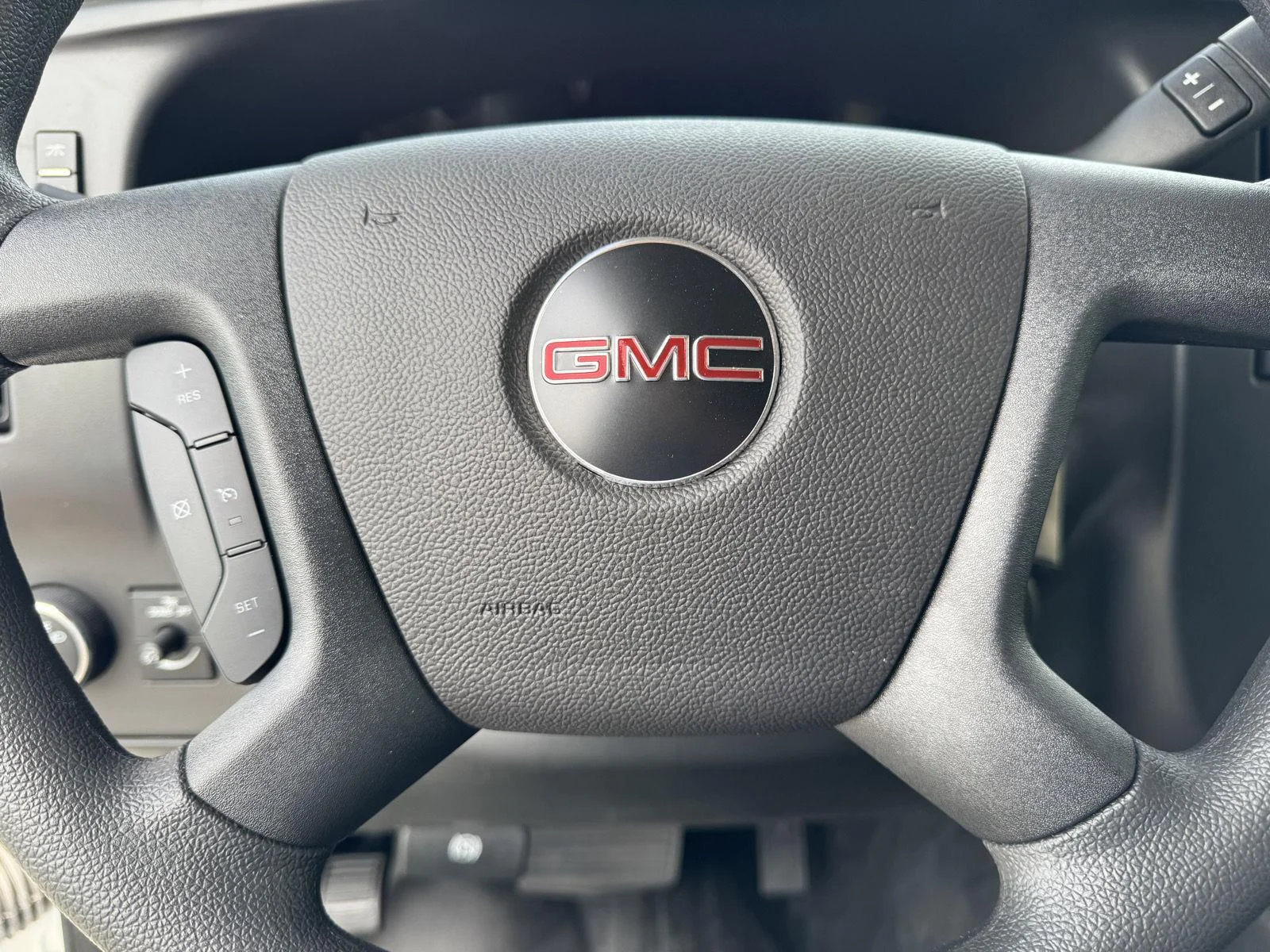 2025 GMC Savana Cargo Work Van - Photo 18