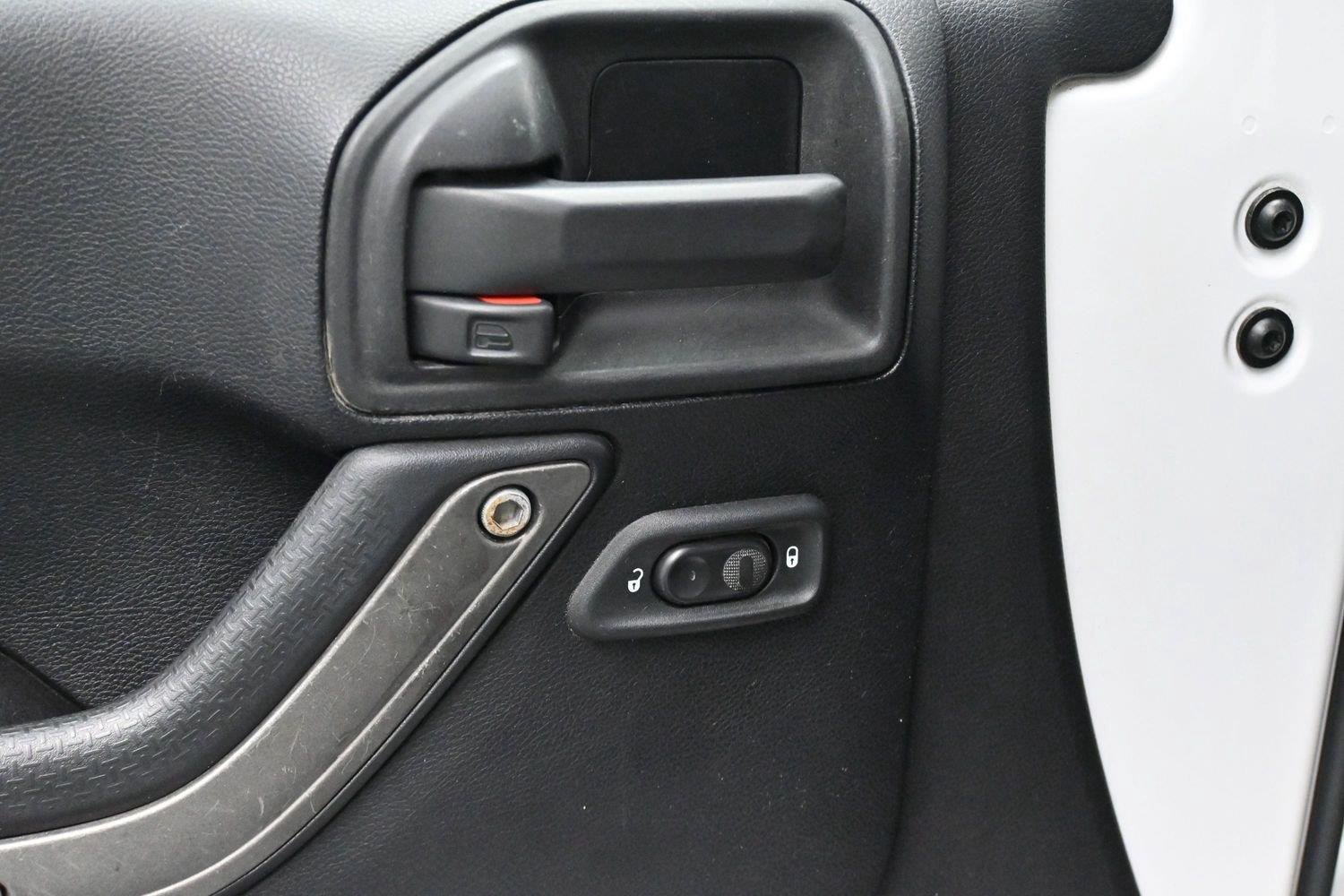 Used 2015 Bright White Clearcoat Jeep Sport image 12