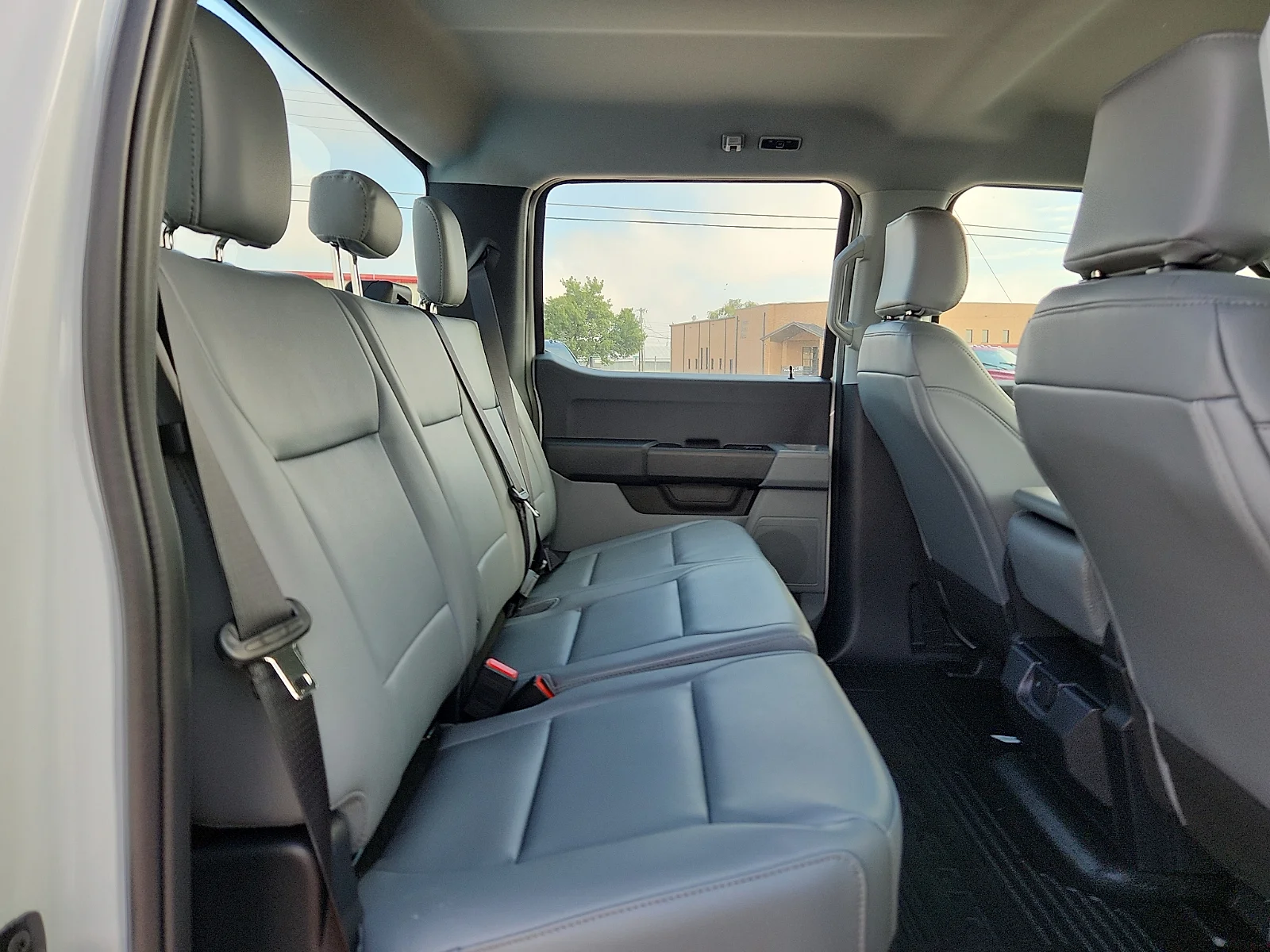 New 2026 Oxford White Ford XL image 19