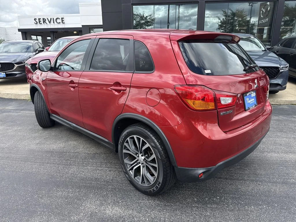 Used 2016  Mitsubishi ES image 9