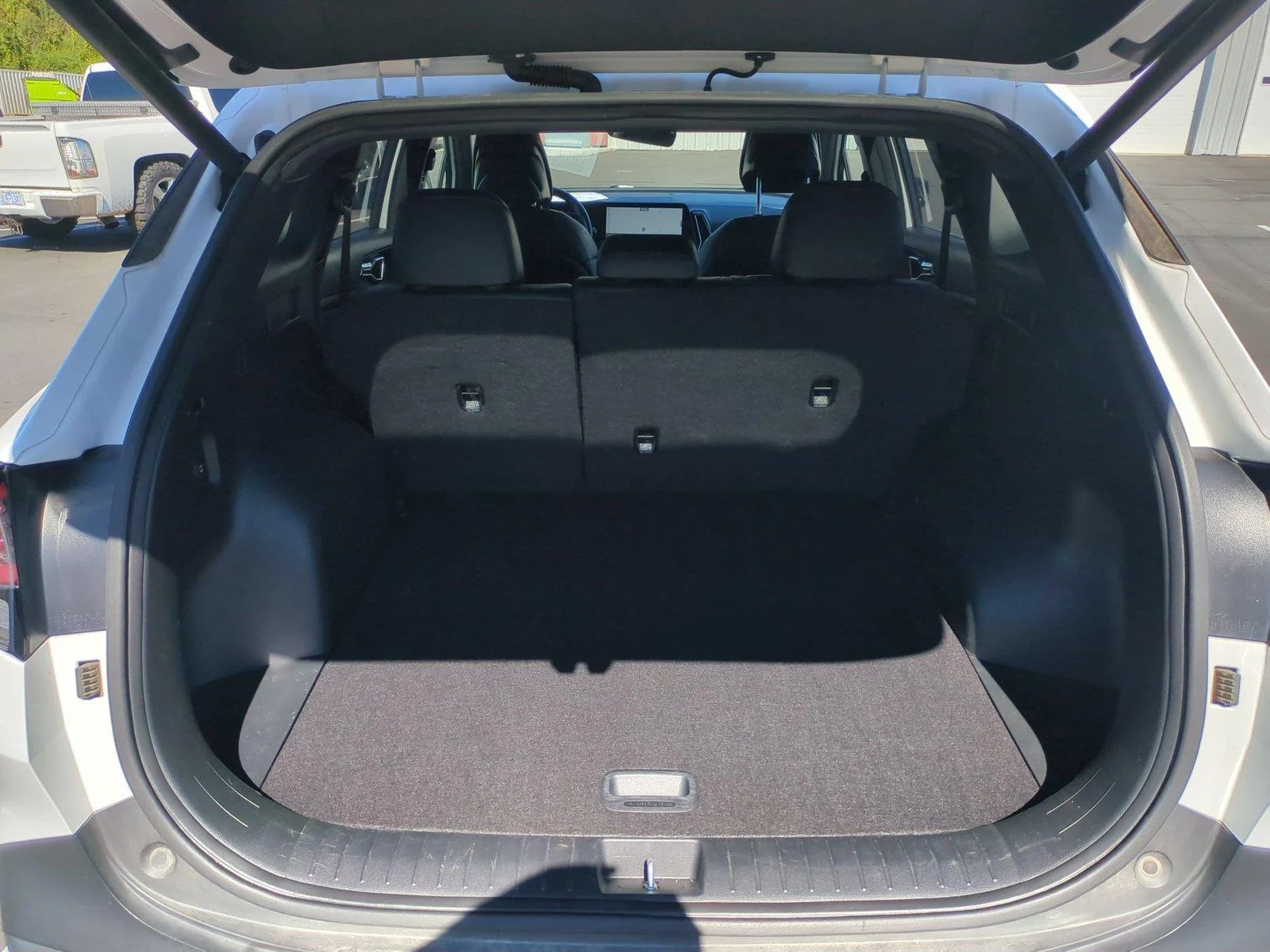 Used 2024 Glacial White Pearl Kia X-Line image 35