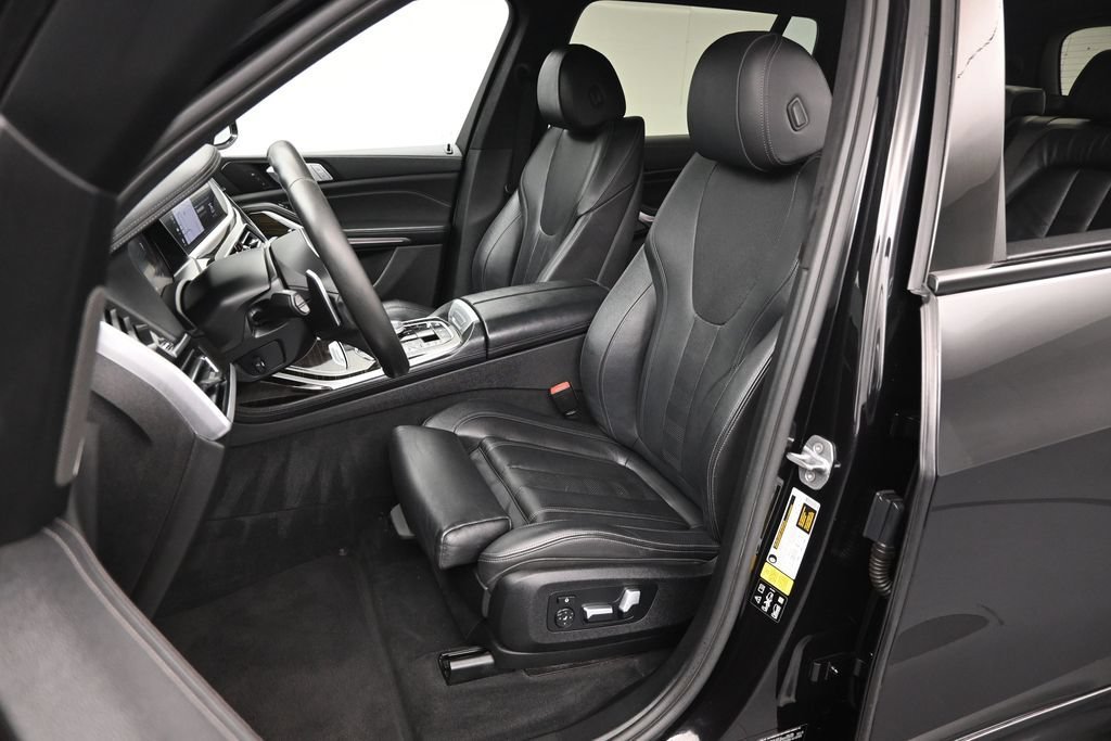 Used 2020 Black BMW xDrive40i image 18