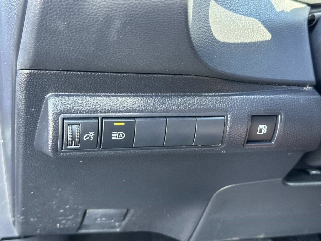 Certified Used 2025  Toyota XLE image 29
