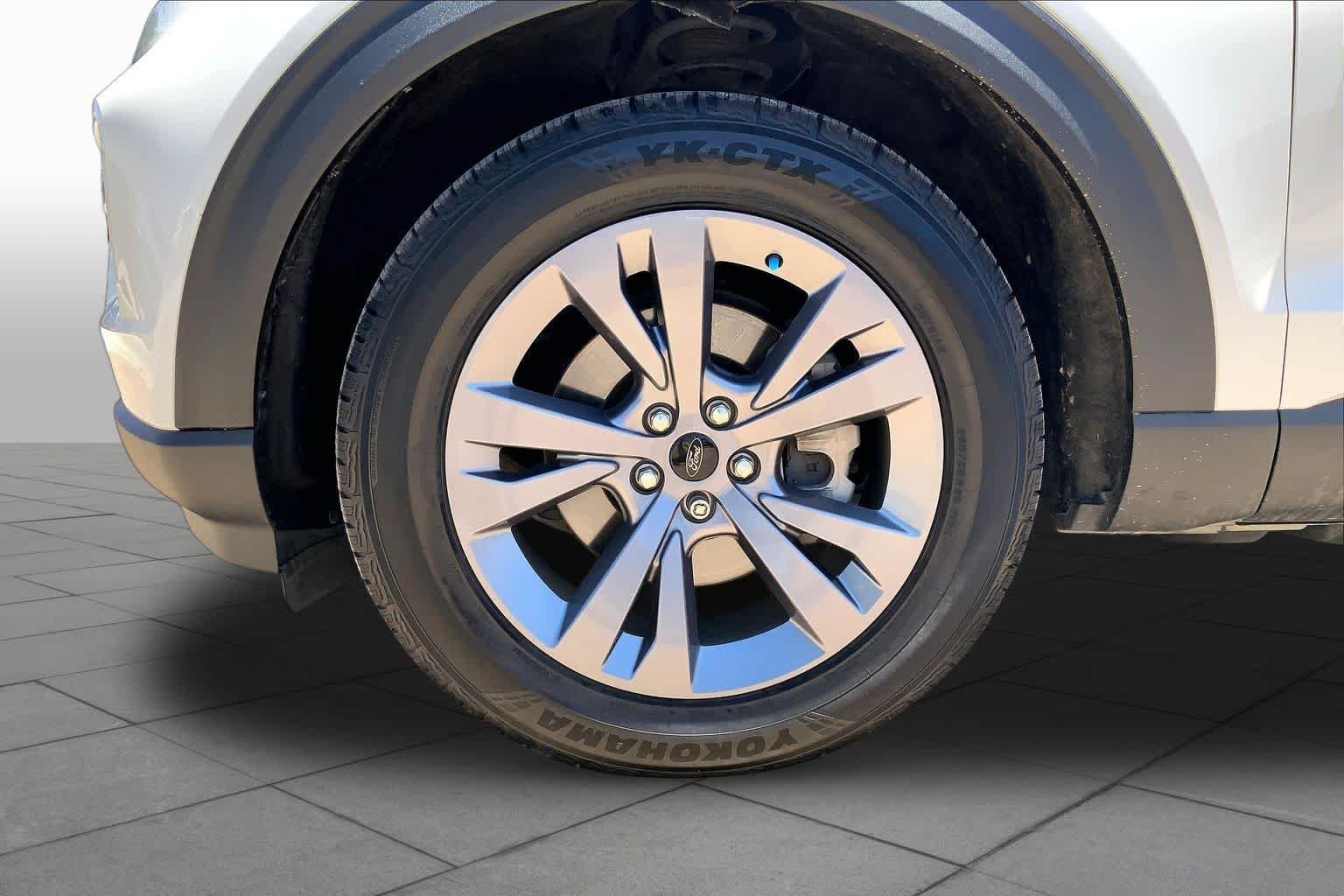 Used 2022 Star White Metallic Tri-Coat Ford XLT image 10