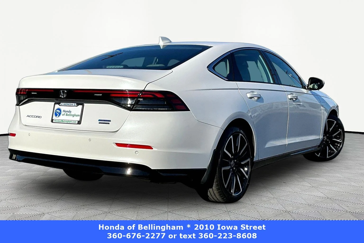 Certified Used 2025 Platinum White Pearl Honda HYBRID TOURING image 38
