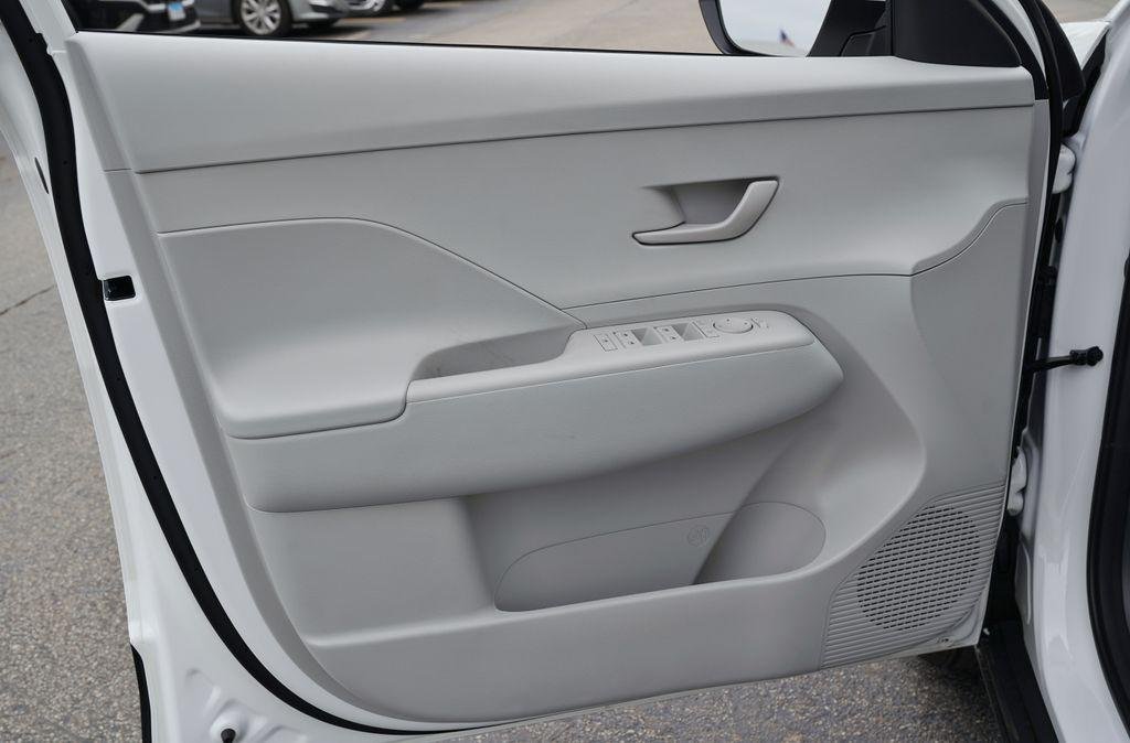 New 2027 Atlas White Hyundai SE image 8