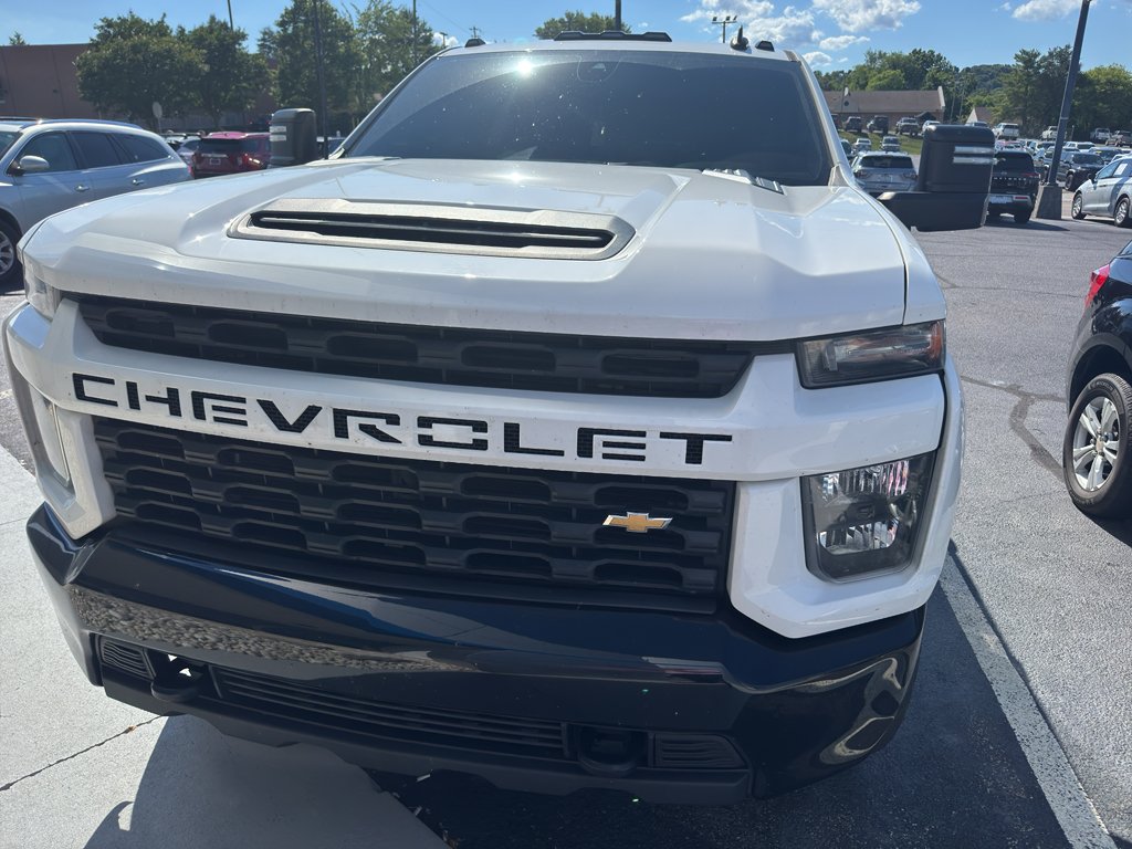 Used 2022 Summit White Chevrolet Custom image 2