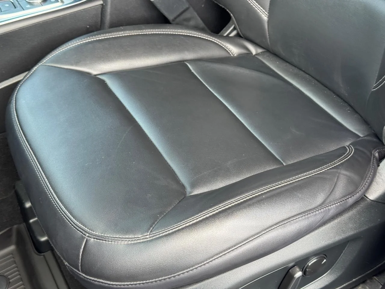 Used 2023 Iconic Silver Ford XLT image 26