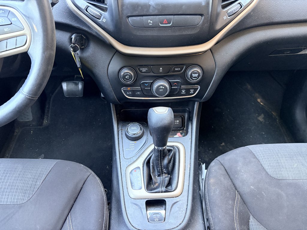 Used 2017 Deep Cherry Red Crystal Pearlcoat Jeep Latitude image 14