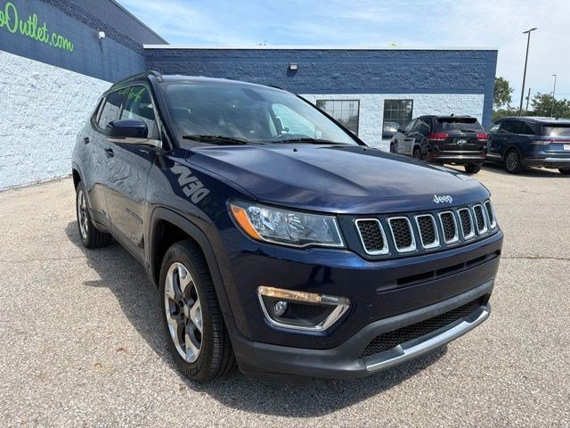 Used 2019 Jazz Blue Pearlcoat Jeep Limited image 7