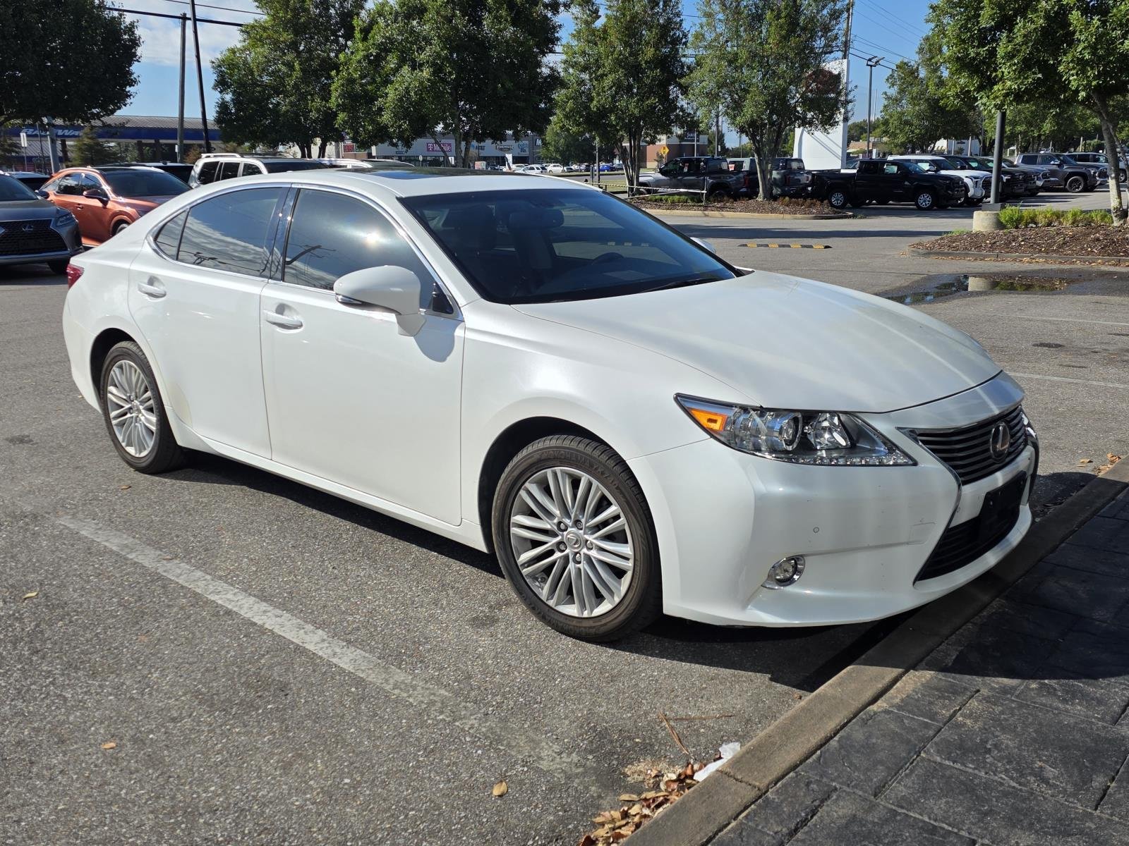 Used 2015 Starfire Pearl Lexus 350 image 1