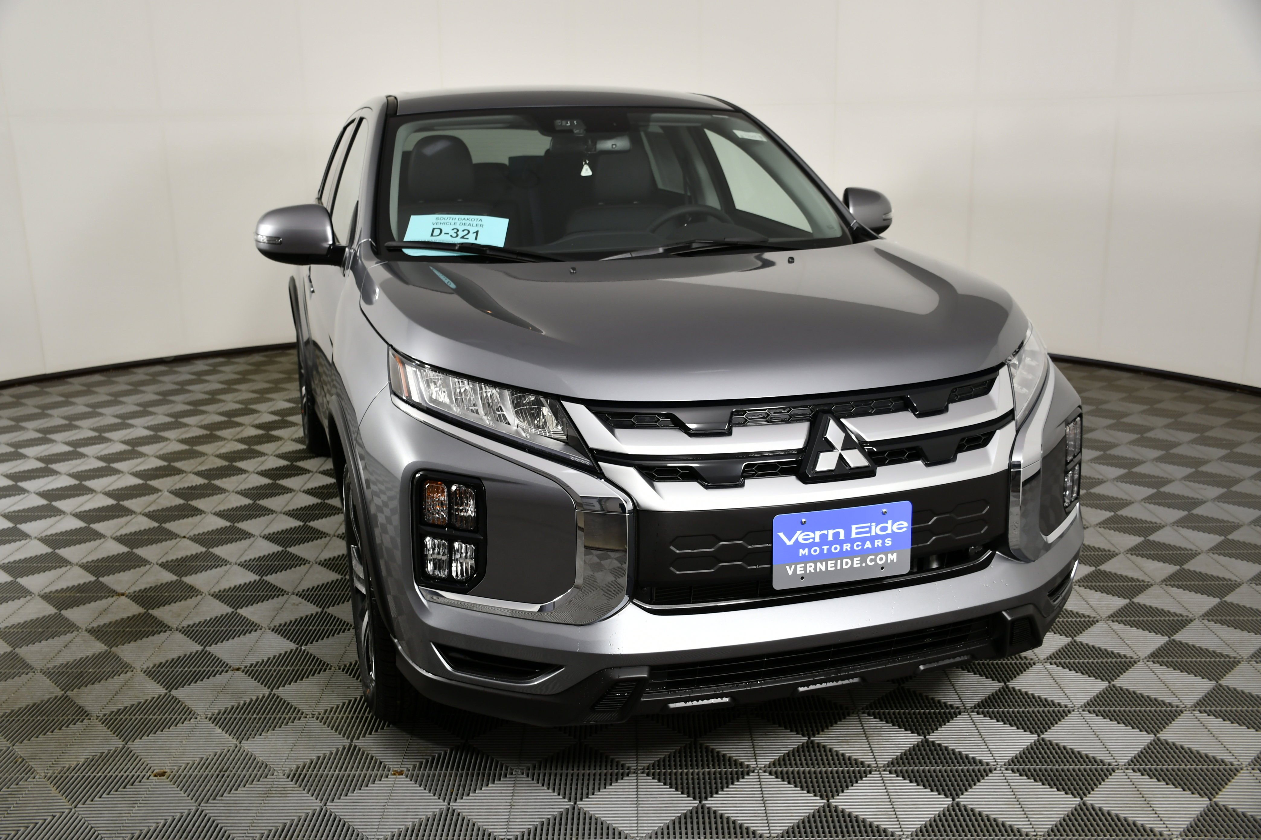 New 2026 Mercury Gray Metallic Mitsubishi SE image 3