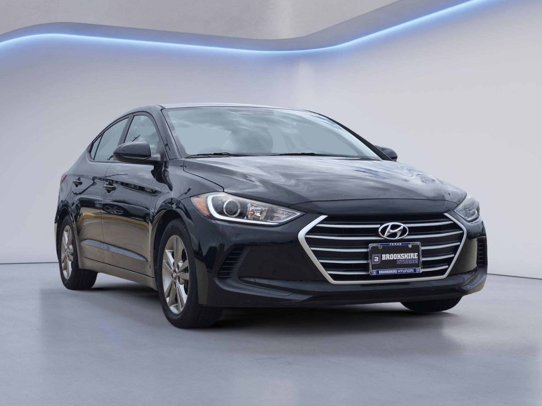 Used 2017 Black Noir Pearl Hyundai SE image 3