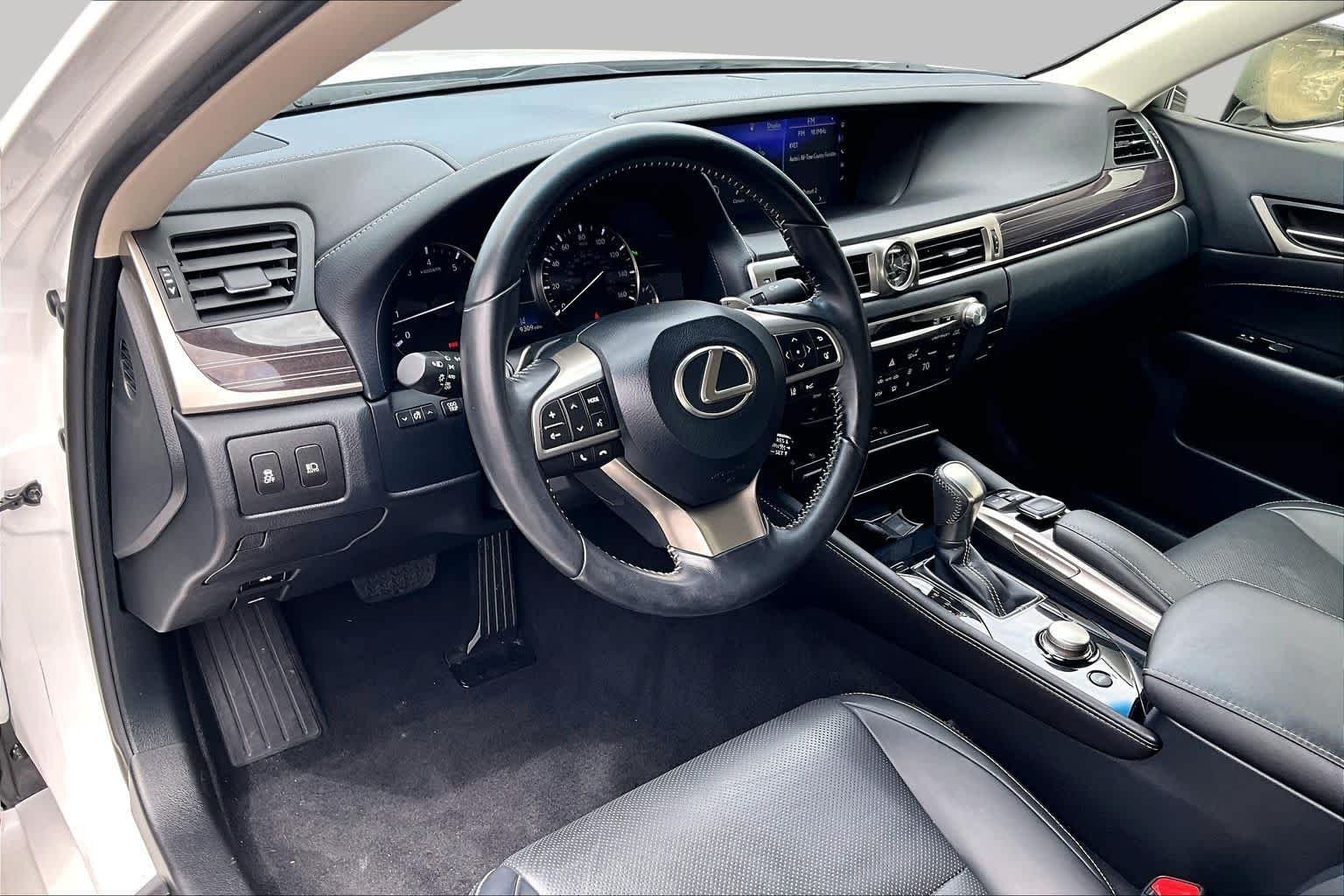 Used 2019 Eminent White Pearl Lexus  image 18