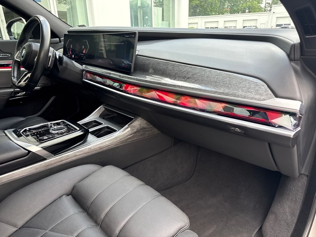 2025 BMW 7 Series 740i - Photo 29