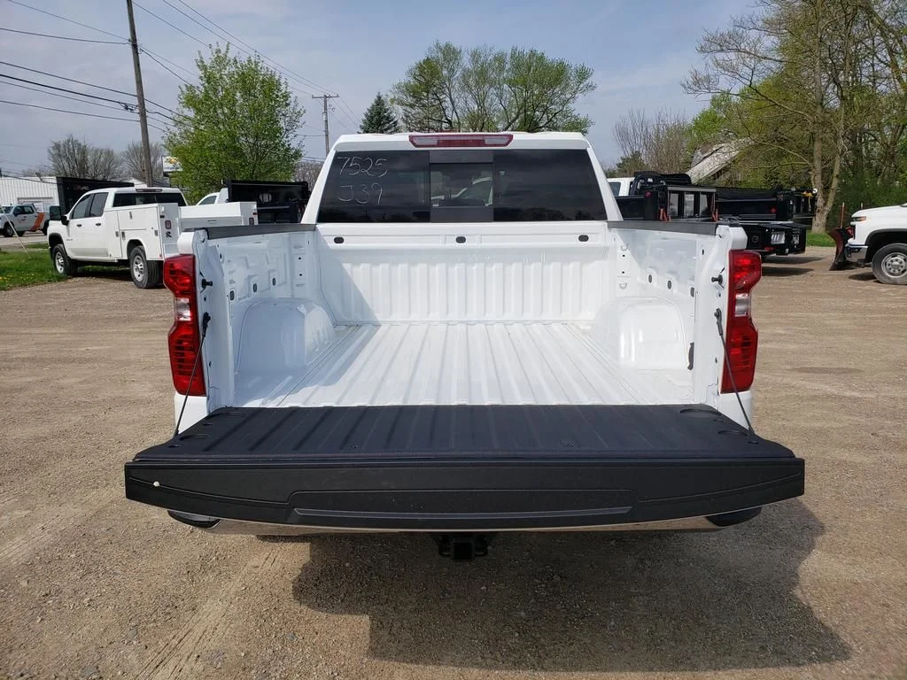 New 2026 White Chevrolet LT image 10