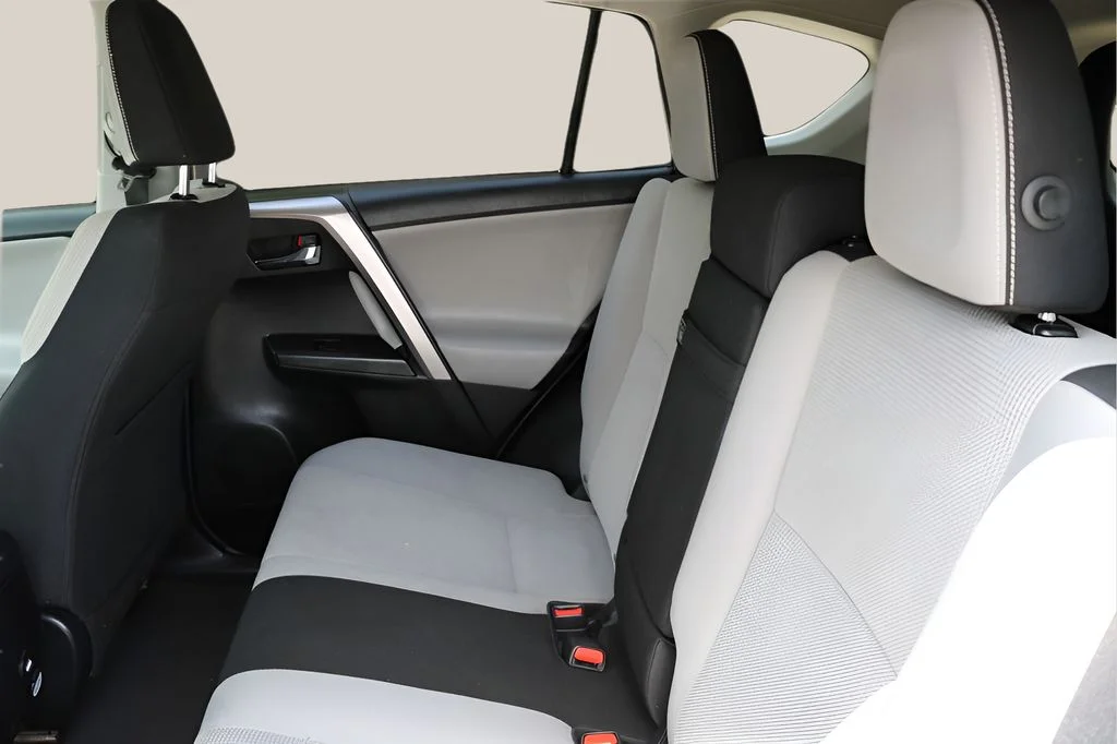 Used 2017 Silver Toyota XLE image 16