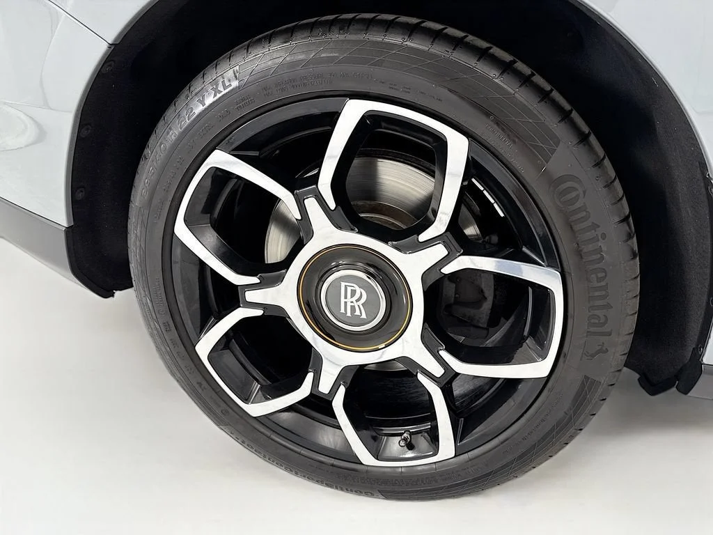 Used 2022 Burnout Gray Rolls-Royce Black Badge image 33