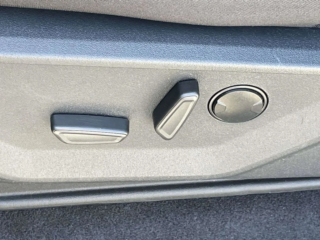 New 2026 Carbonized Gray Metallic Ford XLT image 14
