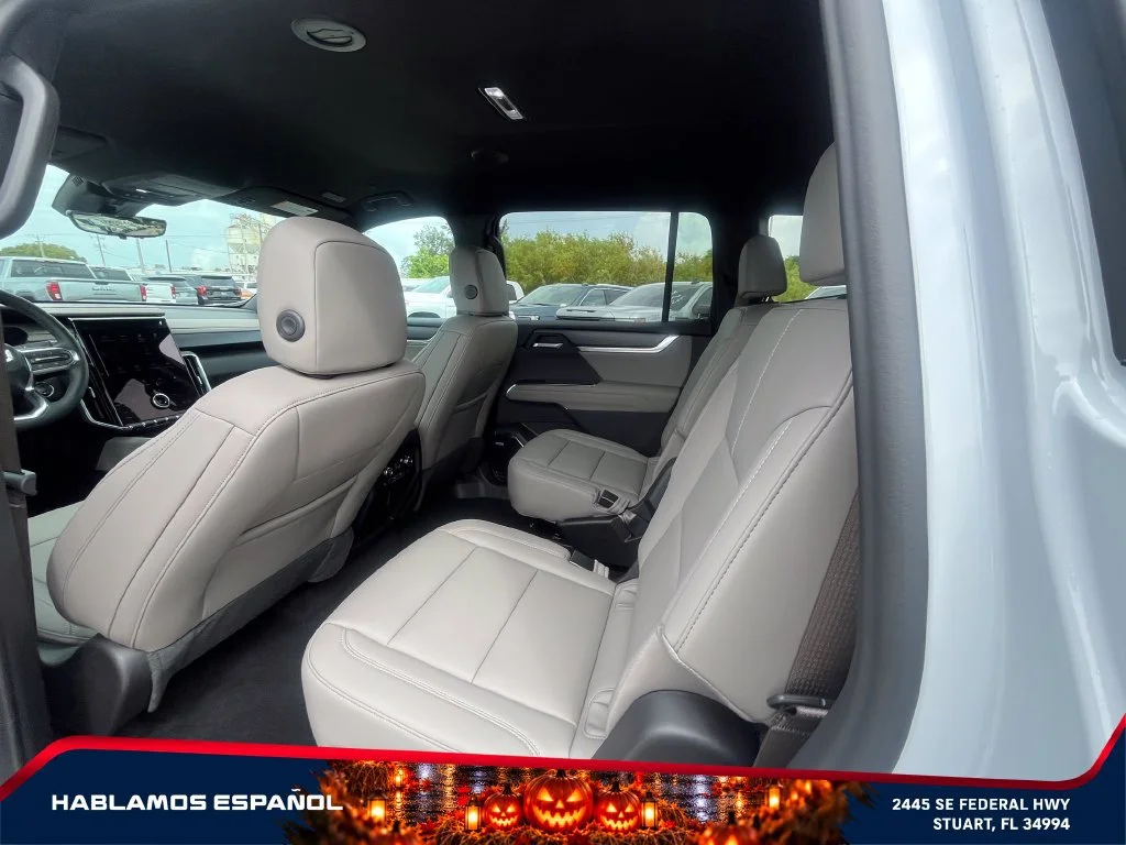 New 2027 Glacier White Tricoat GMC Elevation image 13
