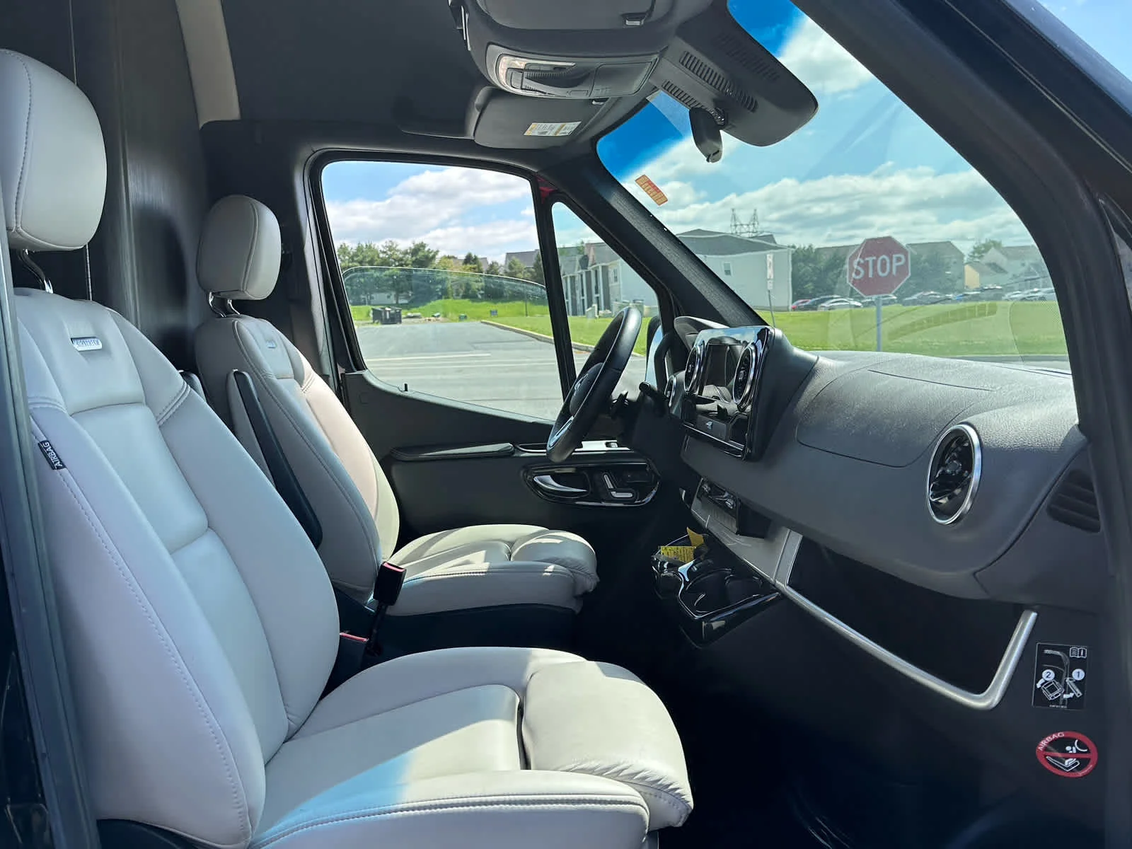 Used 2022 Obsidian Black Metallic Mercedes-Benz  image 13