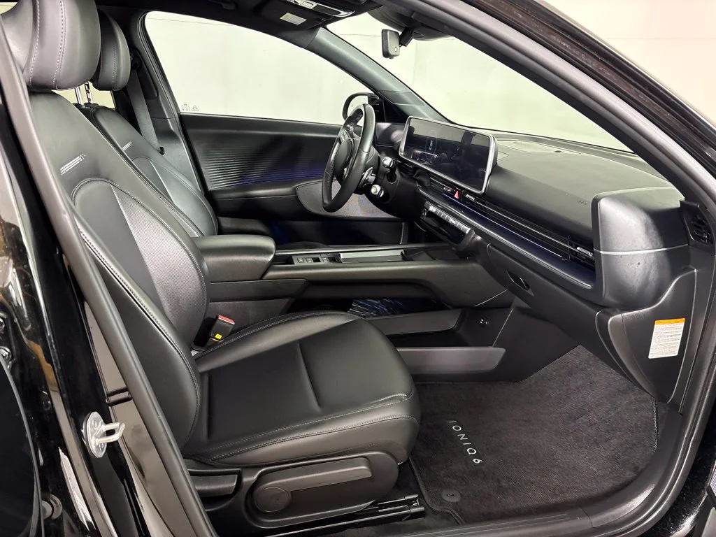 Used 2023 Black Hyundai SEL image 18