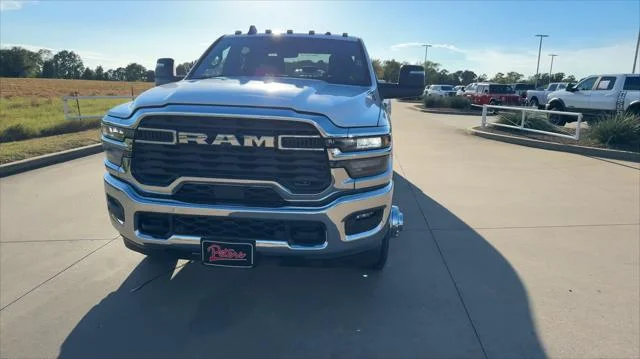 New 2026 Bright White Clear-Coat Exterior Paint RAM Tradesman image 4