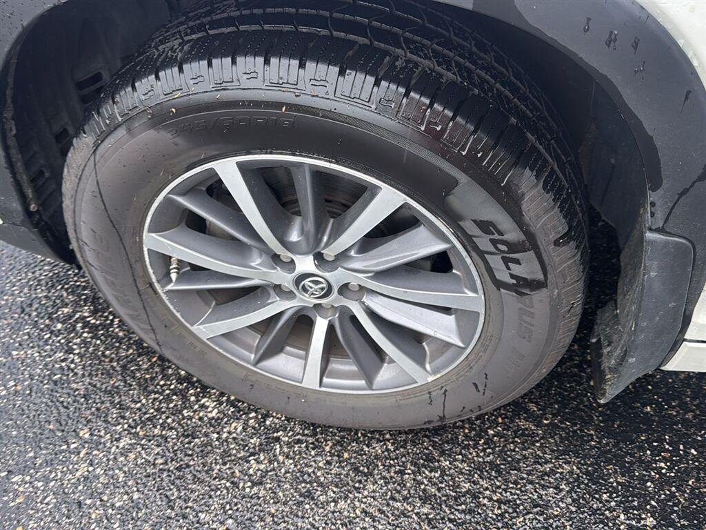 Used 2017  Toyota XLE image 12