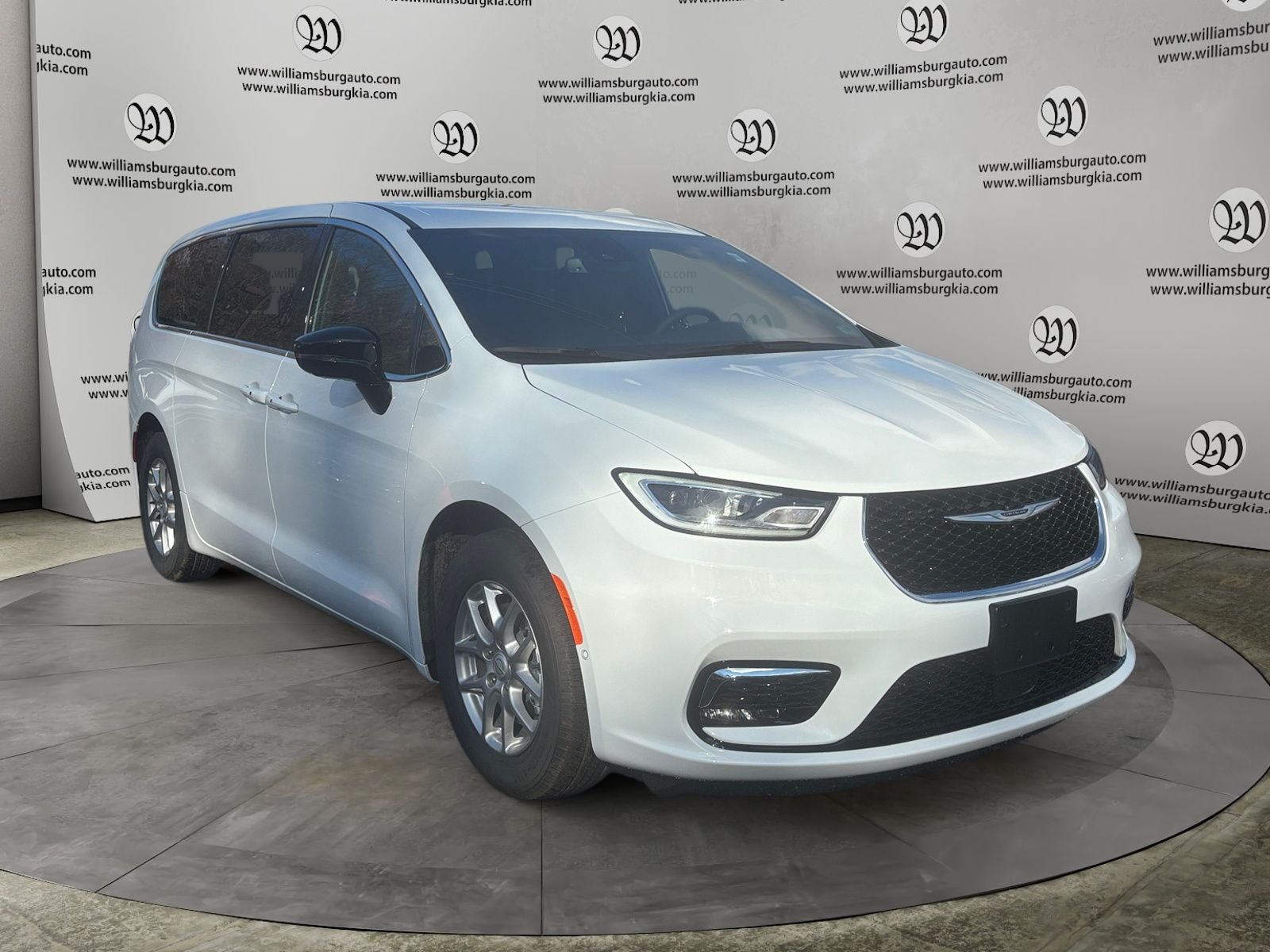 New 2026 Bright White Clear-Coat Exterior Paint Chrysler Select image 7