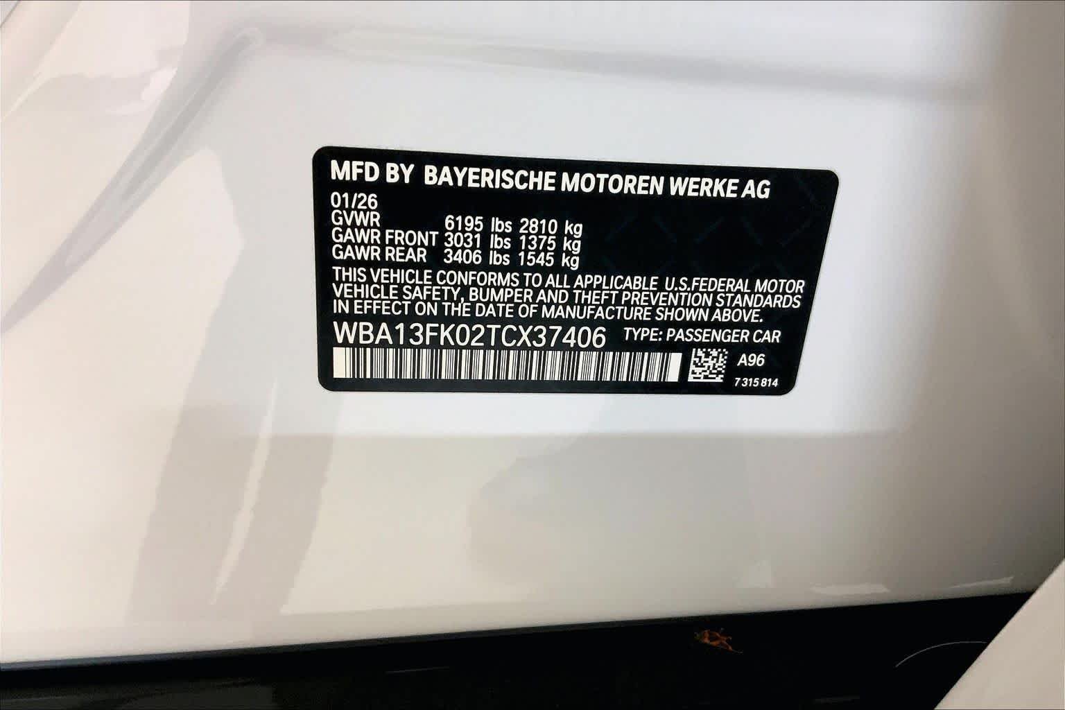New 2026 Mineral White Metallic BMW 550e xDrive image 21