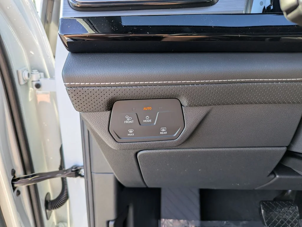 New 2026 White/off-white Volkswagen SE w/Technology image 22