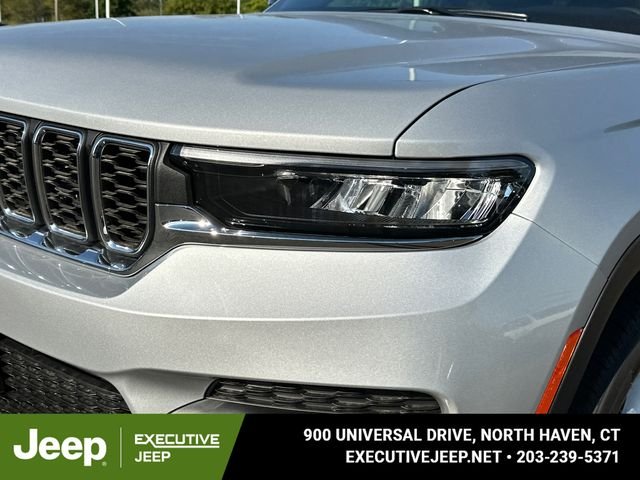 New 2025 Silver Zynith Exterior Paint Jeep Laredo X image 7