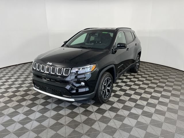 New 2026 Diamond Black Crystal Pearl-Coat Exterior Paint Jeep Limited image 5