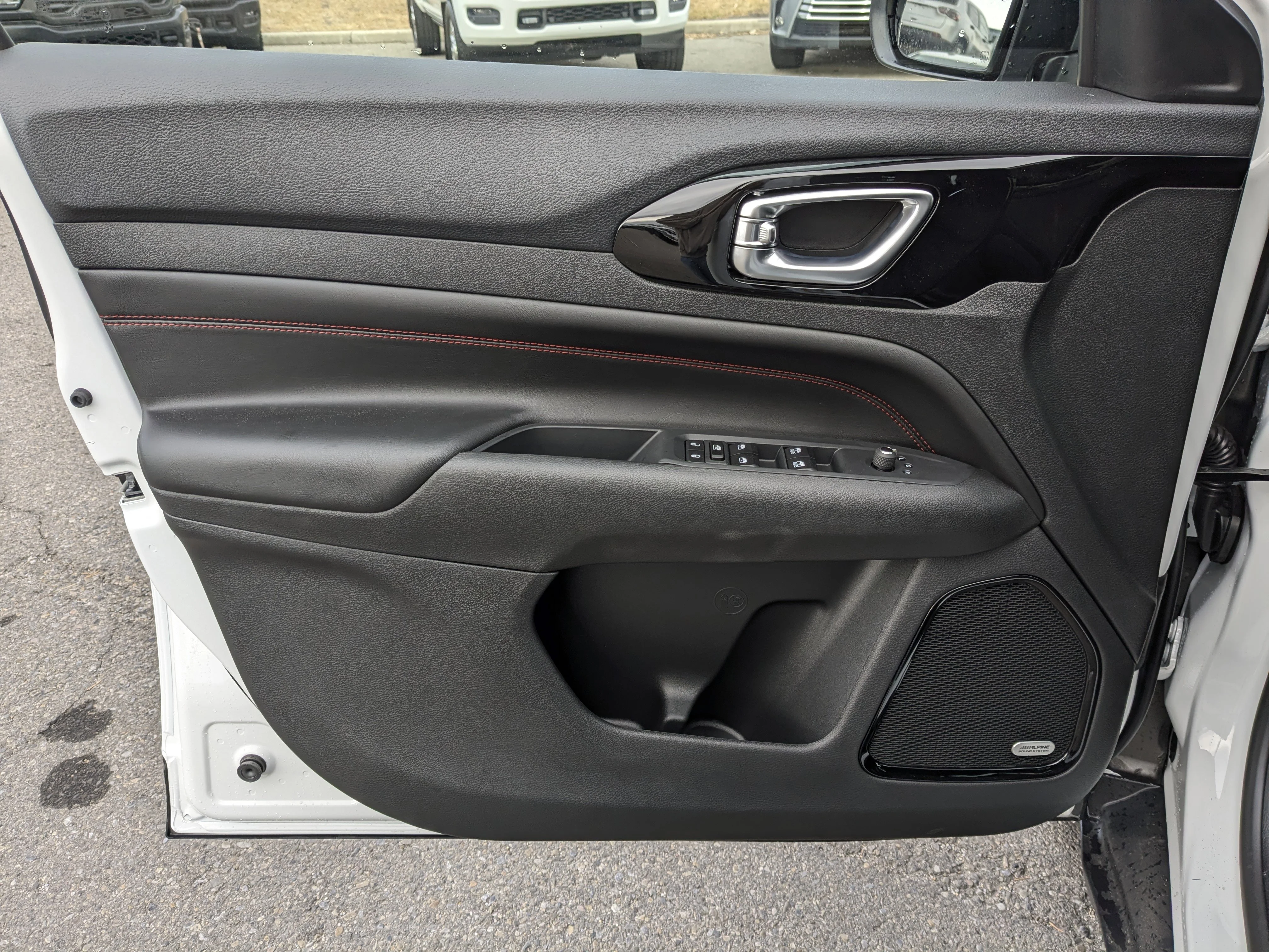 New 2026 White Jeep Trailhawk - Sun Sound & Nav Group - Pano Roof - Alpine Speakers image 12