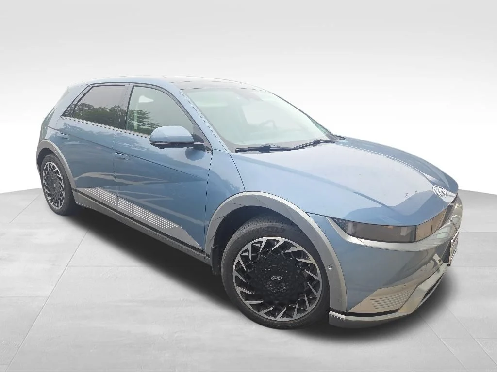 Used 2023 Blue Hyundai Limited image 4